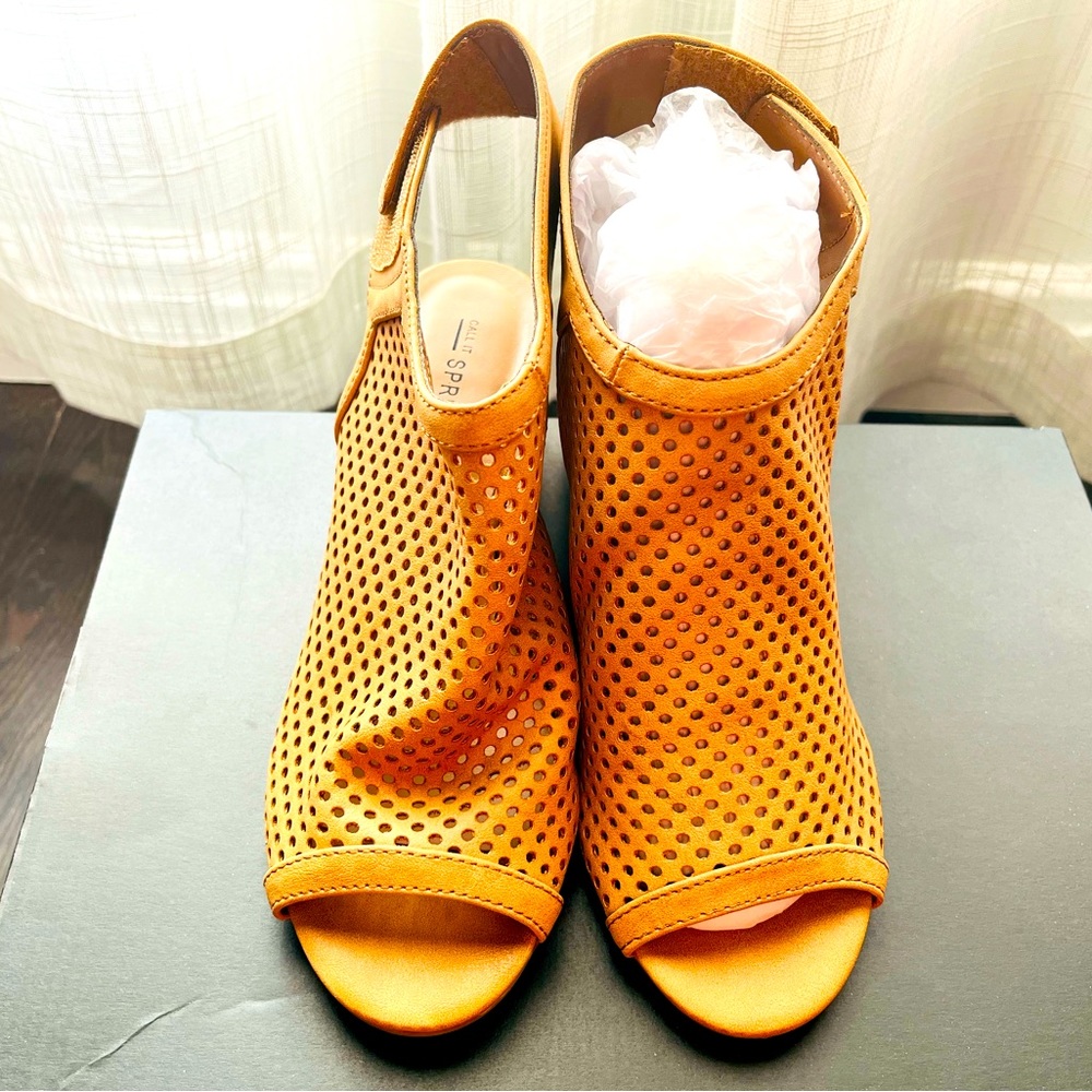 Tan brown, open toe, size 7